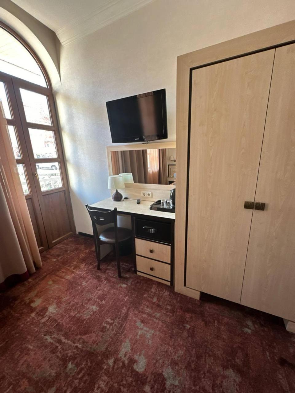 Hotel Rike Park Тбилиси Экстерьер фото