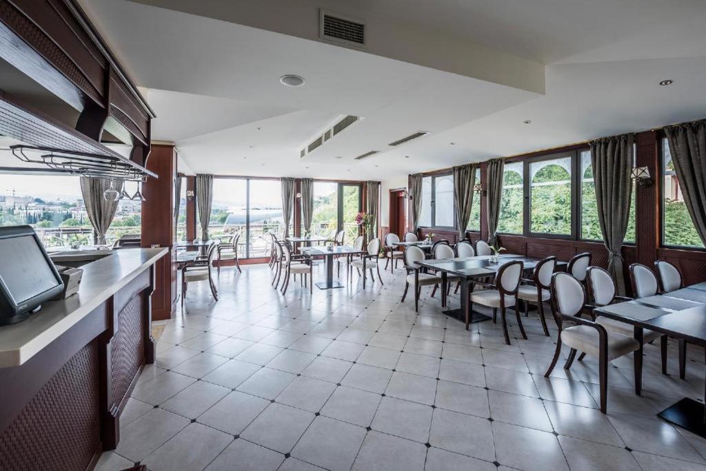 Hotel Rike Park Тбилиси Экстерьер фото
